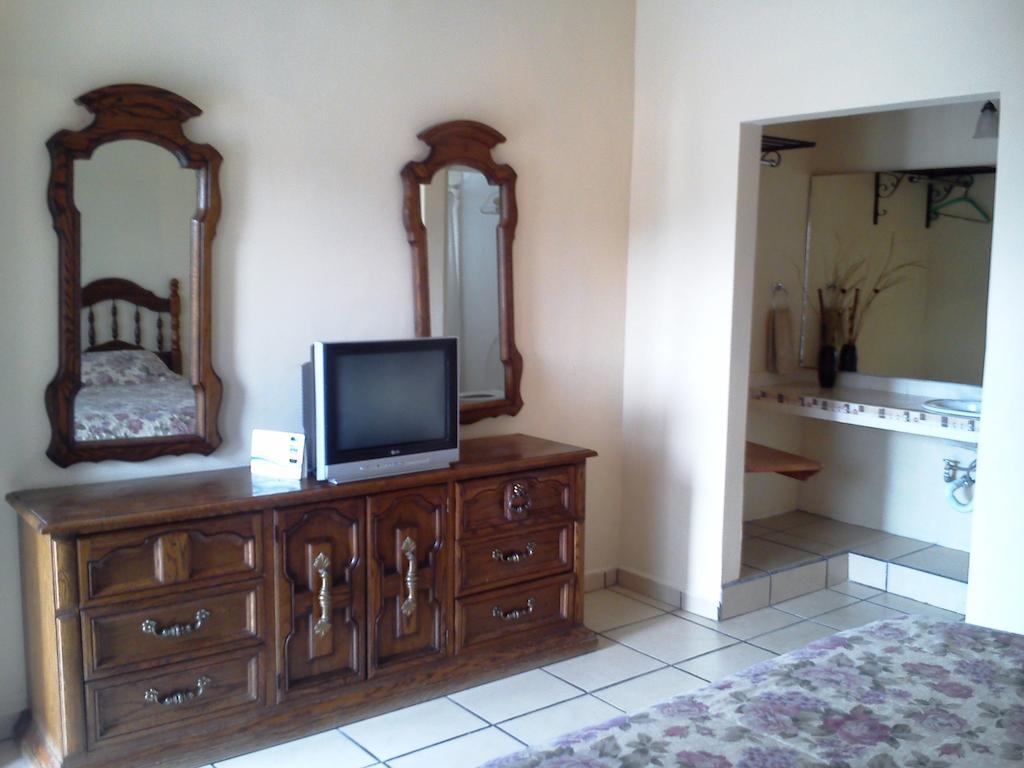 Hotel Los Balcones Parras de la Fuente Room photo